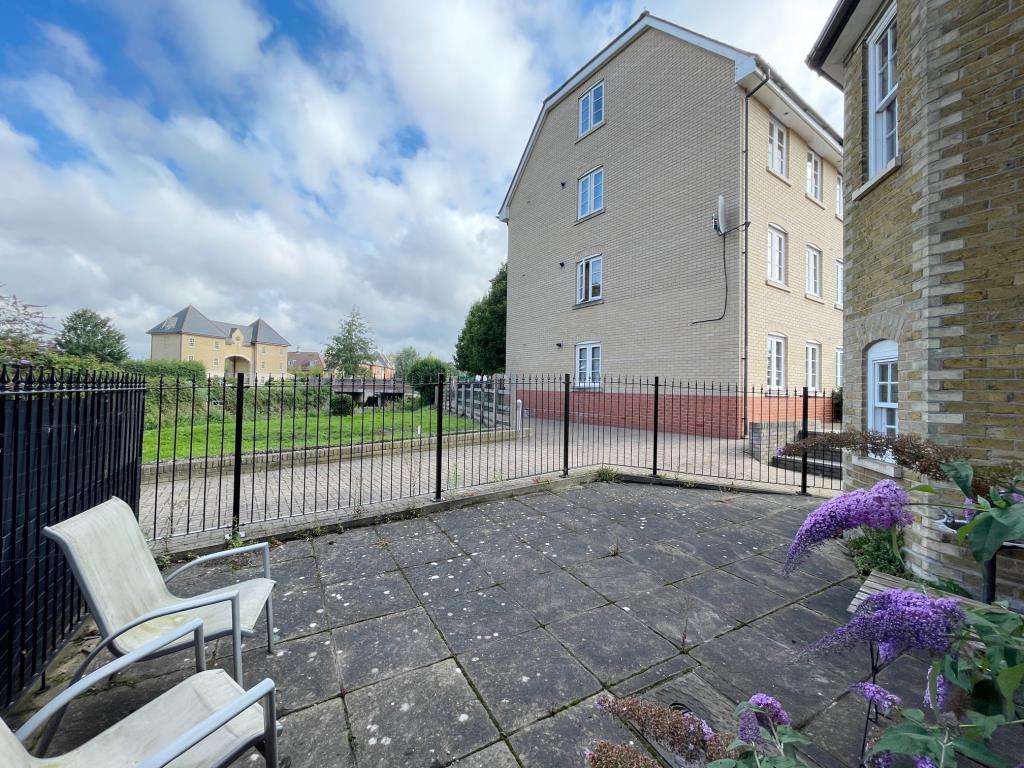 Lot: 160 - THREE-BEDROOM DUPLEX PROPERTY IN CONVERTED MILL COMPLEX - private courtyard to rear views toward the river colne